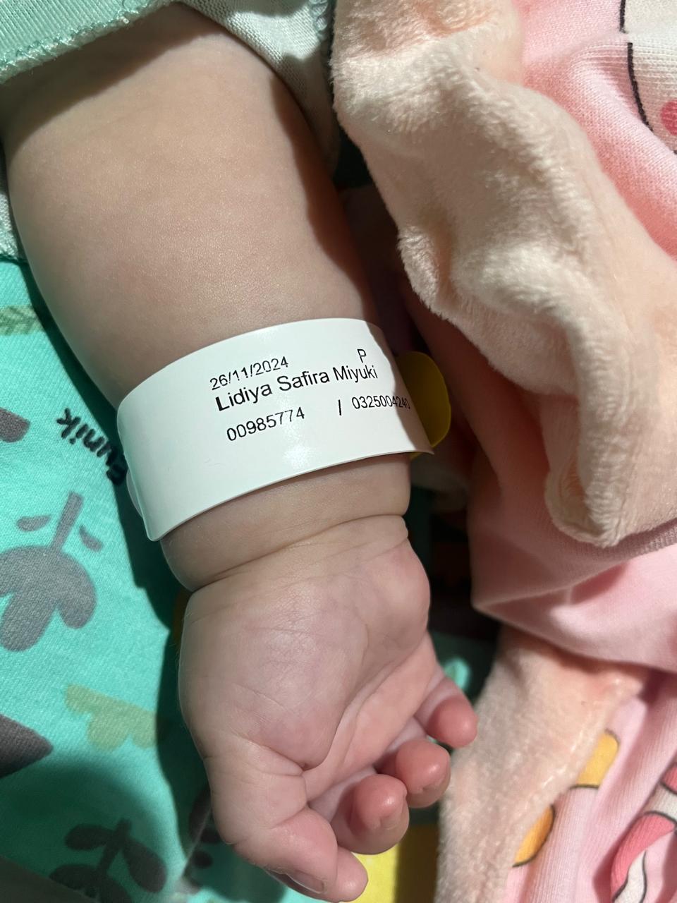 Gelang rumah sakit Lidiya